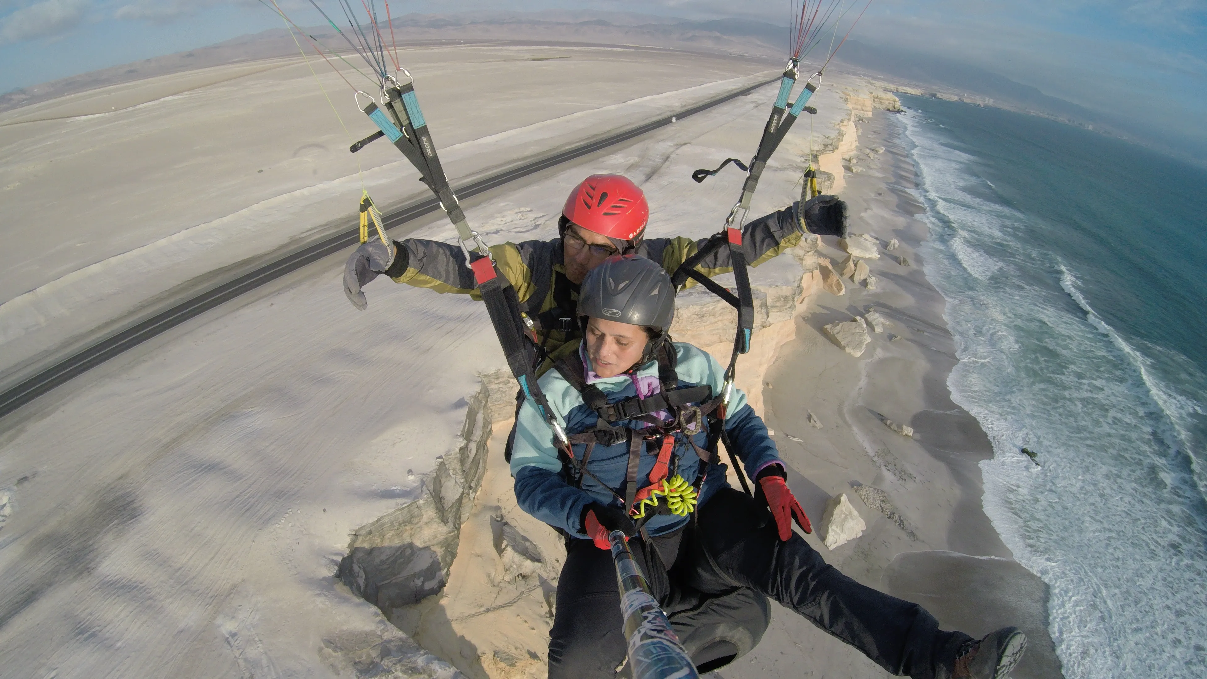 Vista aérea desde parapente sobre el desierto de Antofagasta